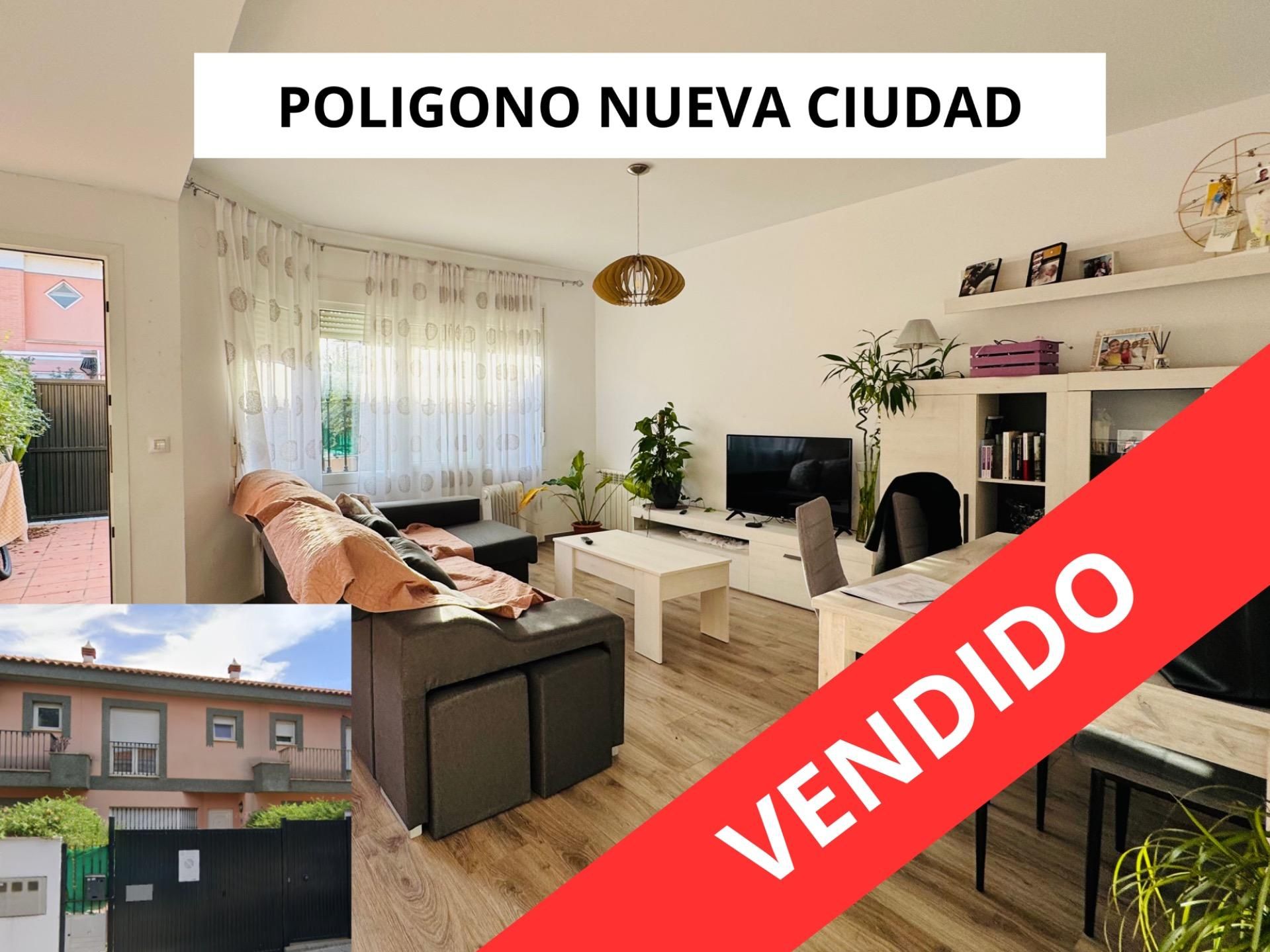 Vista exterior de Casa adosada en venda en Mérida amb Aire condicionat, Calefacció i Jardí privat