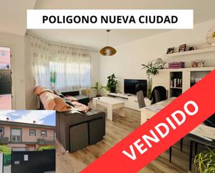 Vista exterior de Casa adosada en venda en Mérida amb Aire condicionat, Calefacció i Jardí privat
