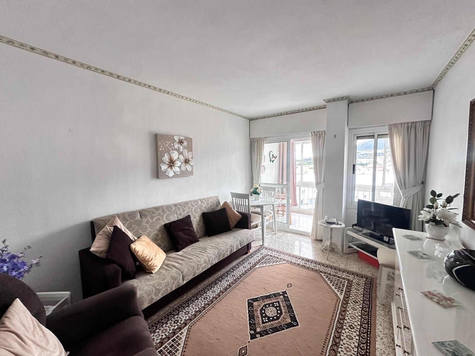 Sala d'estar de Apartament en venda en Benalmádena amb Terrassa, Moblat i Piscina comunitària