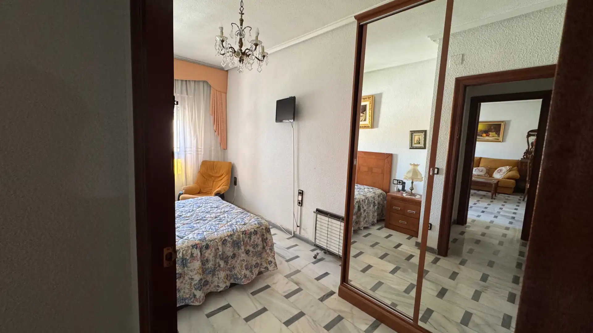Habitación de Piso en venta en Dolores con Amueblado, Horno y Lavadora