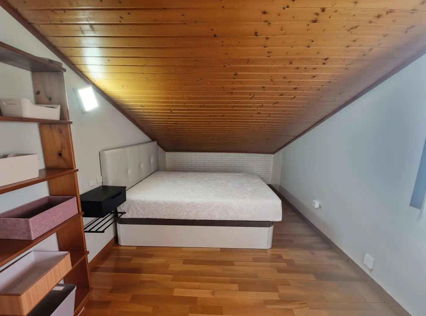 Dormitori de Pis de lloguer en Plasencia amb Aire condicionat, Parquet i Terrassa