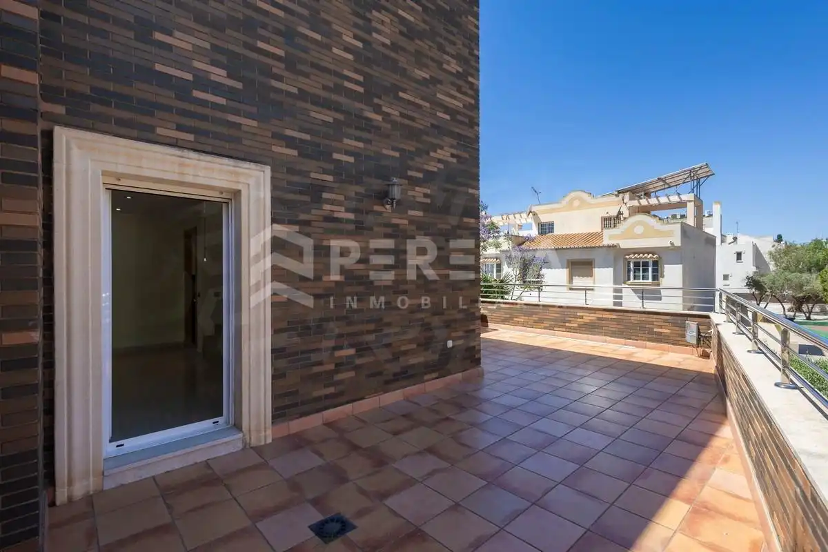 Terraza de Casa o chalet en venta en Roquetas de Mar con Aire acondicionado, Jardín privado y Piscina