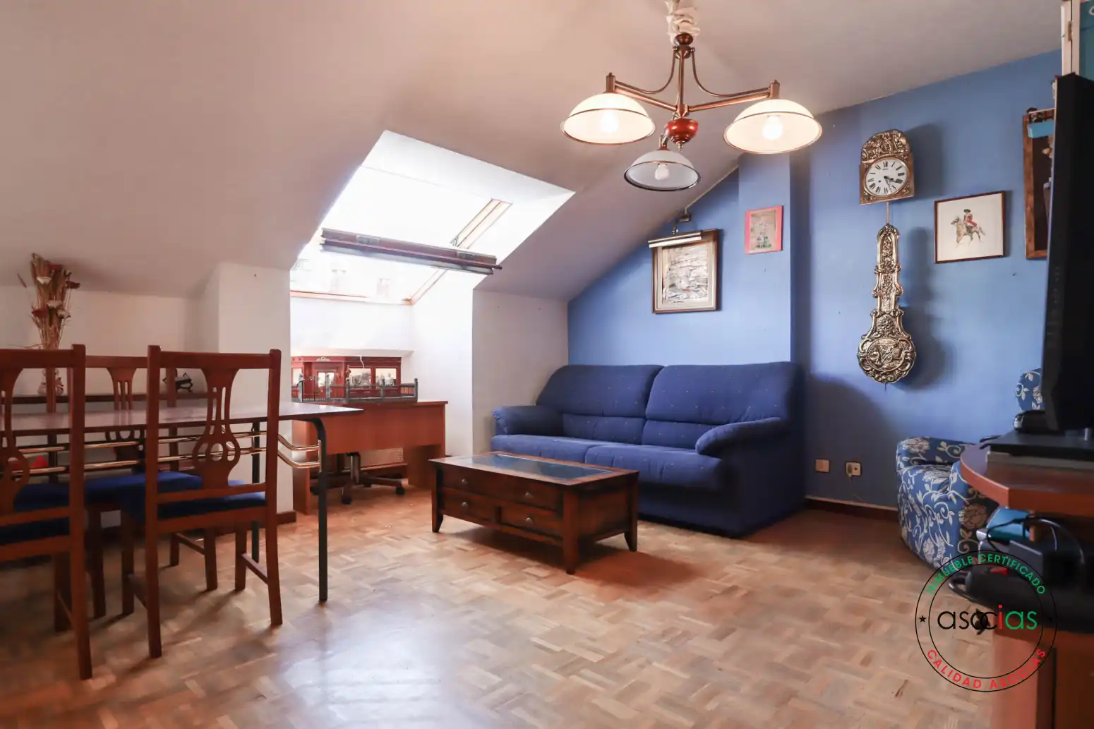 Sala d'estar de Pis en venda en Siero amb Calefacció, Parquet i Moblat