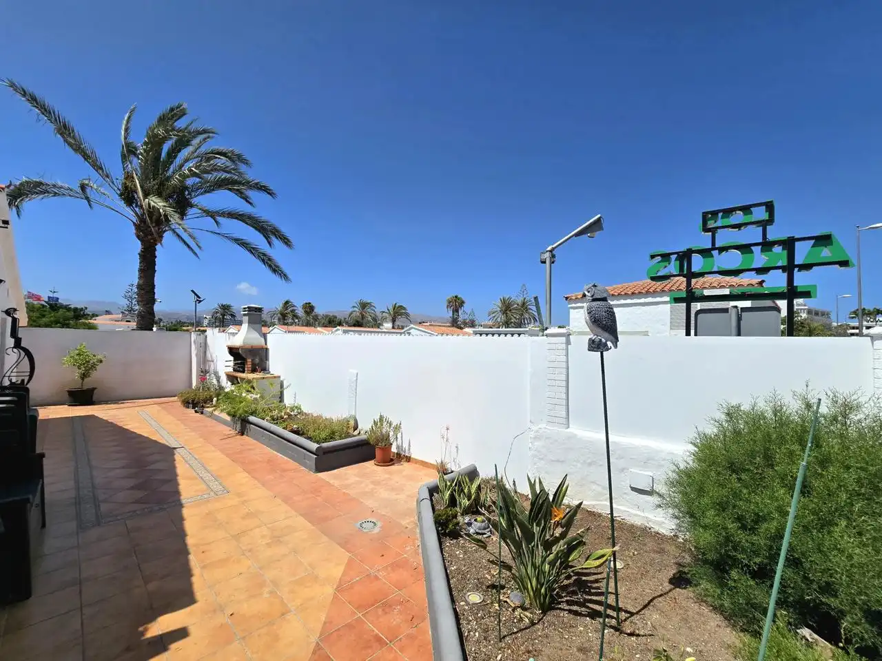 Vista exterior de Casa o chalet en venta en San Bartolomé de Tirajana con Aire acondicionado, Jardín privado y Terraza