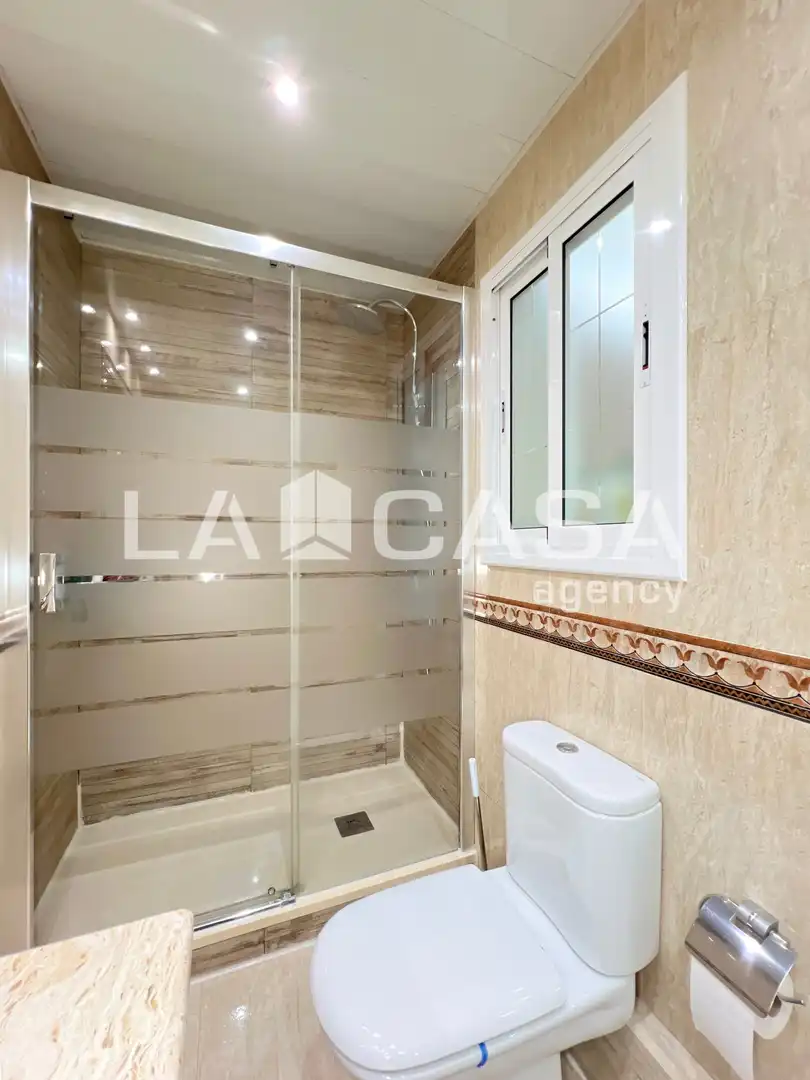 Baño de Piso en venta en Badalona con Terraza y Balcón