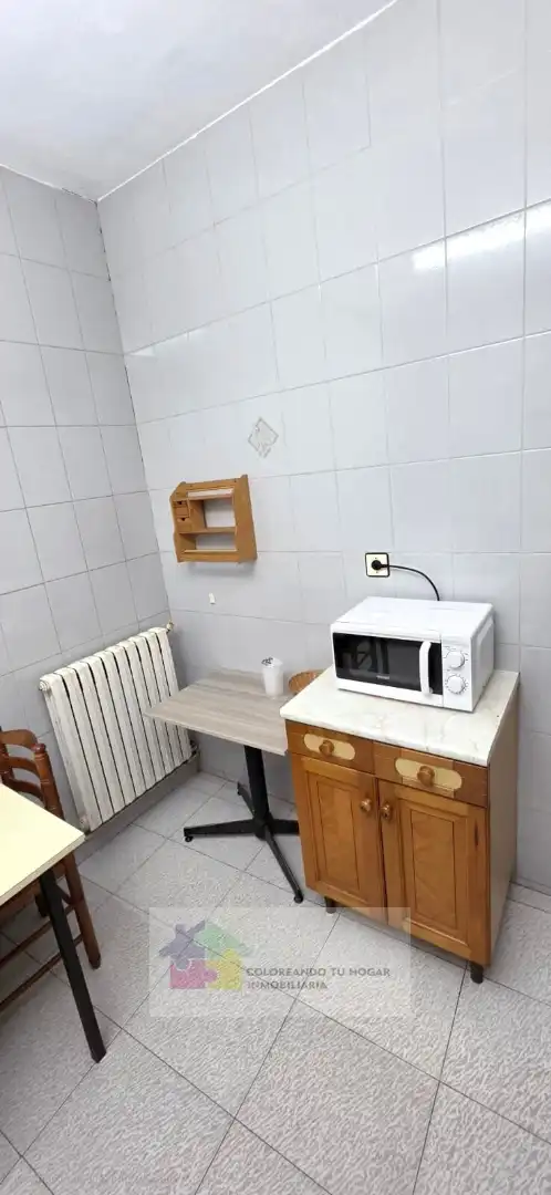 Cuina de Pis de lloguer en Villadangos del Páramo amb Calefacció, Parquet i Moblat
