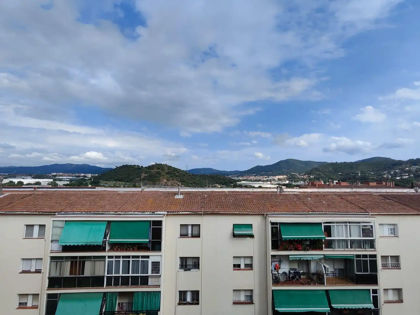 Außenansicht von Wohnung zum Verkauf in Montmeló mit Klimaanlage, Heizung und Balkon