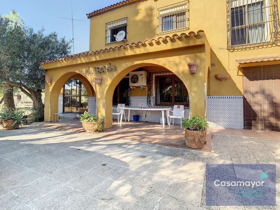 Casa o xalet en venda en Alicante / Alacant amb Aire condicionat, Calefacció i Jardí privat