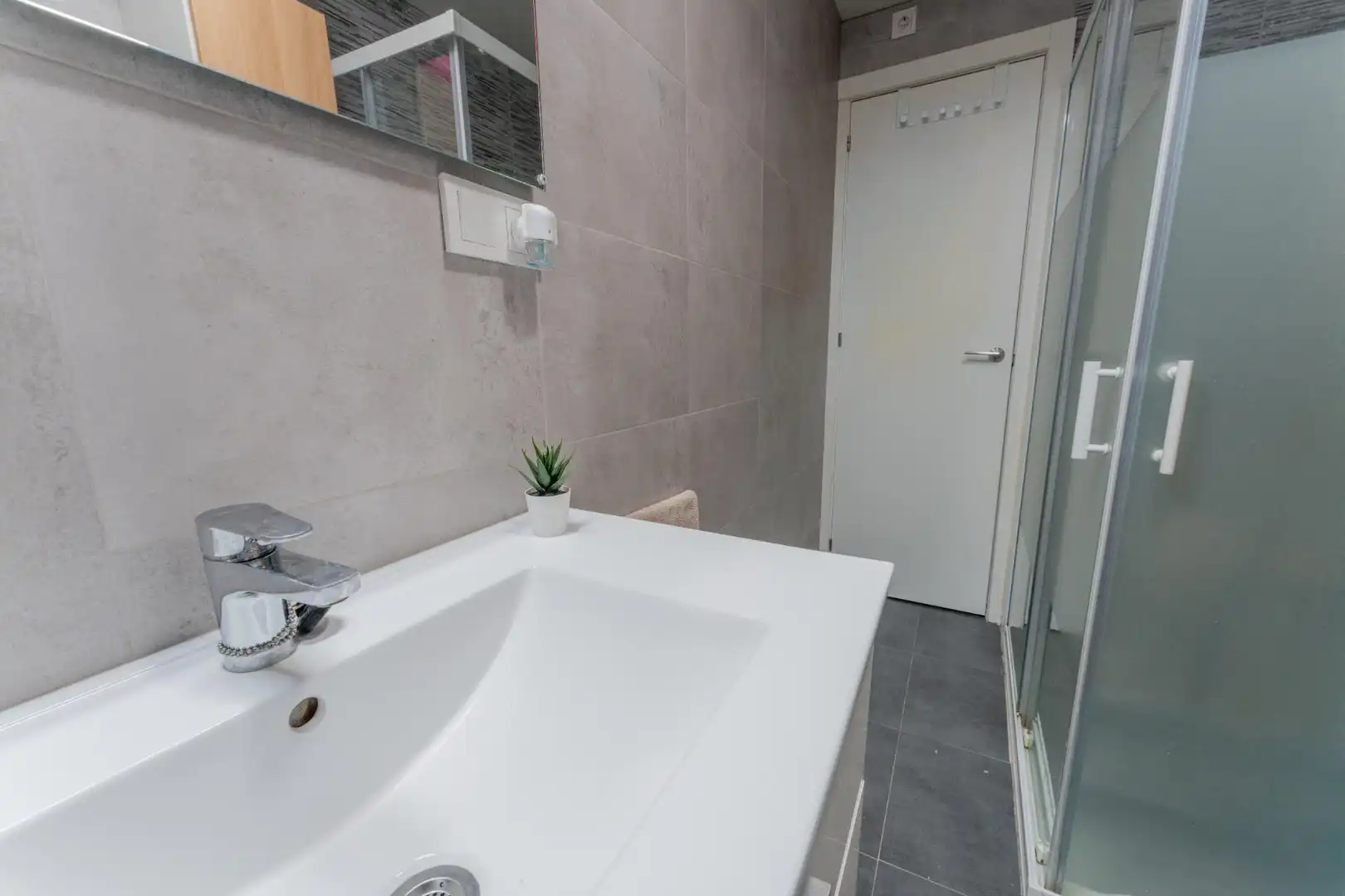 Bathroom of Flat for sale in Elche / Elx  with Air Conditioner and Balcony