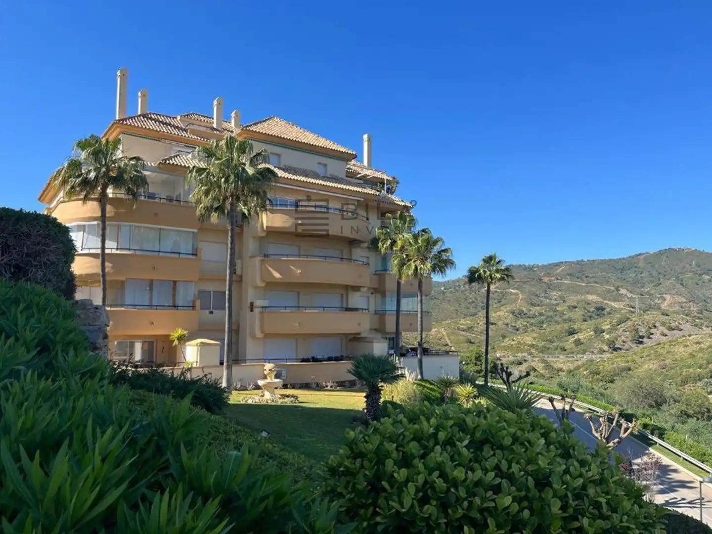 Vista exterior de Pis en venda en Marbella amb Aire condicionat, Terrassa i Traster