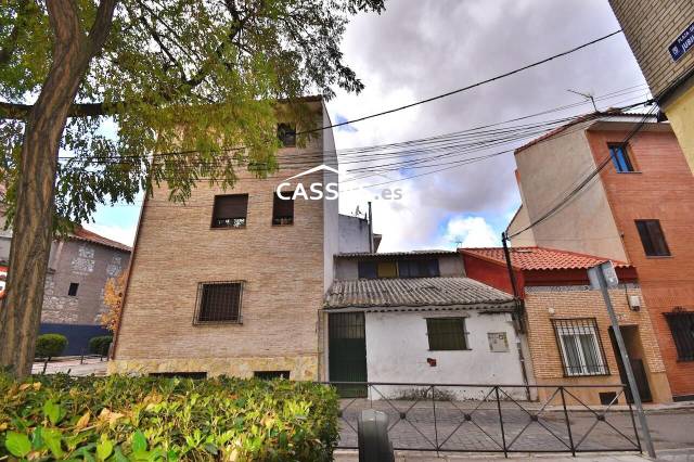 Terreno residencial en Venta en Calle de la Empedrada en Casco Histórico de Barajas