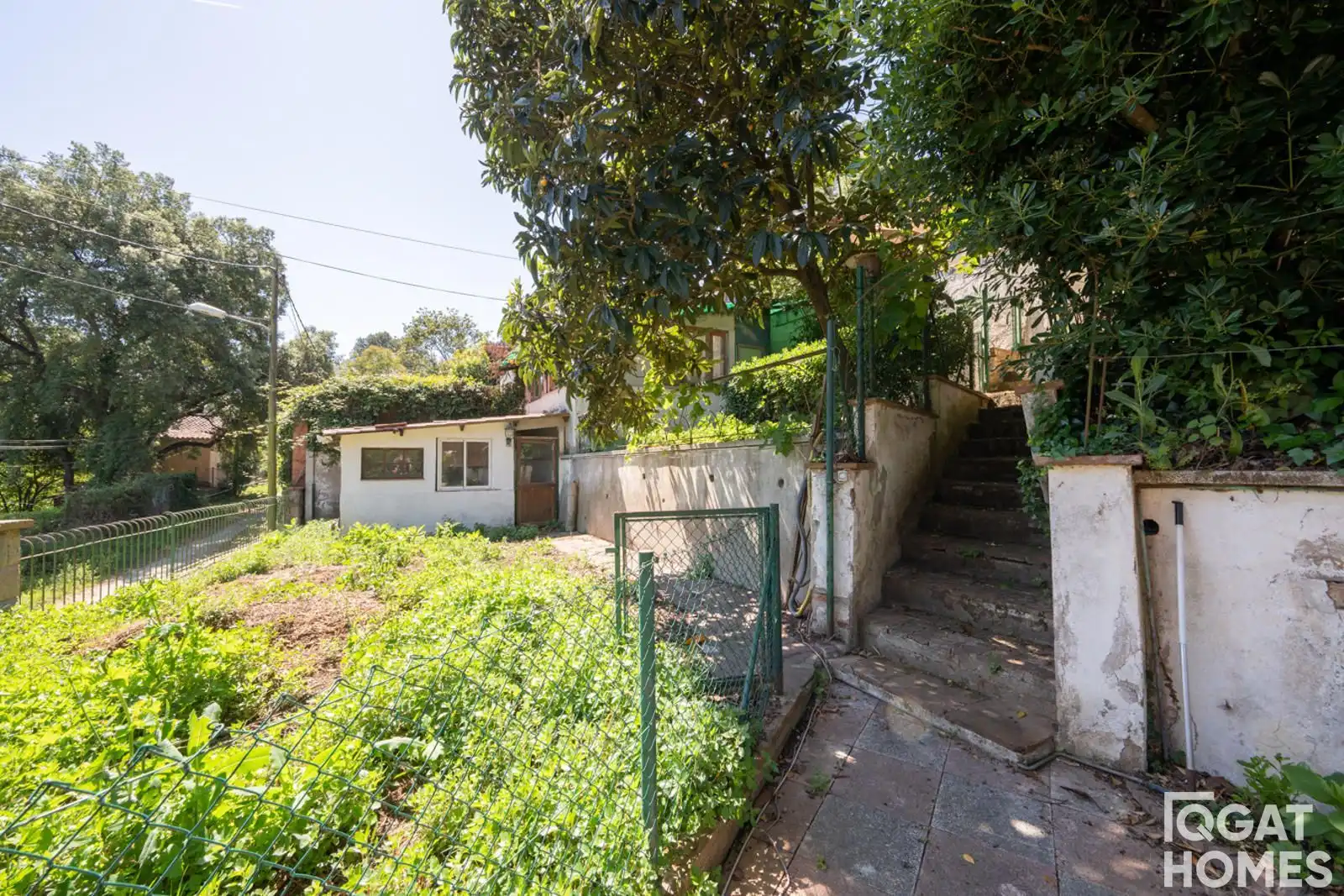 Vista exterior de Casa o xalet en venda en Molins de Rei amb Traster i Piscina