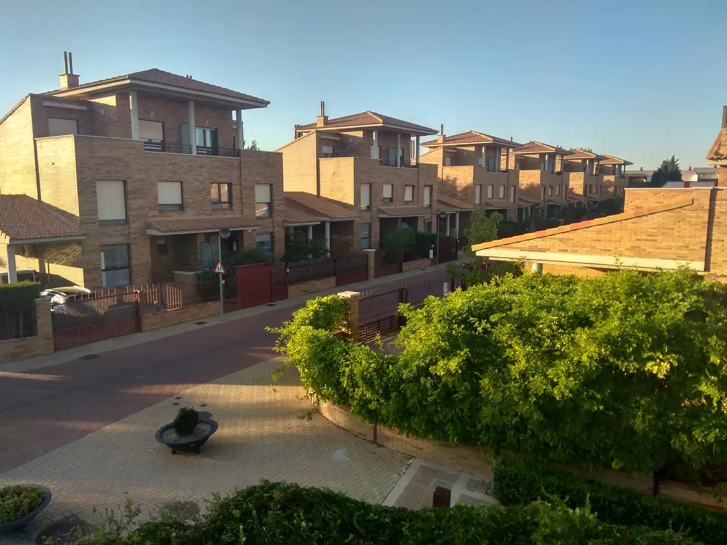 Exterior view of Houses for sale in Zaragoza  with Air Conditioner, Private garden and Parquet flooring