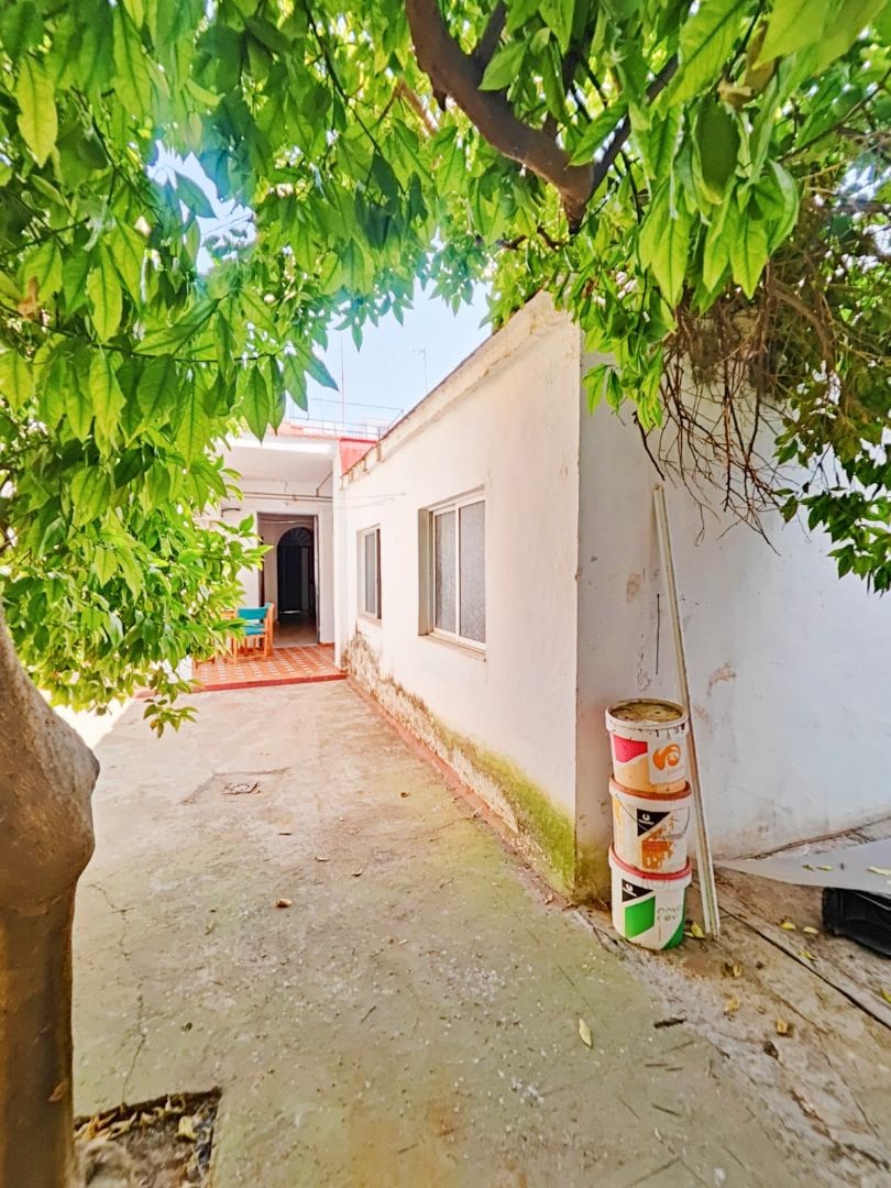 Exterior view of House or chalet for sale in  Sevilla Capital  with Air Conditioner