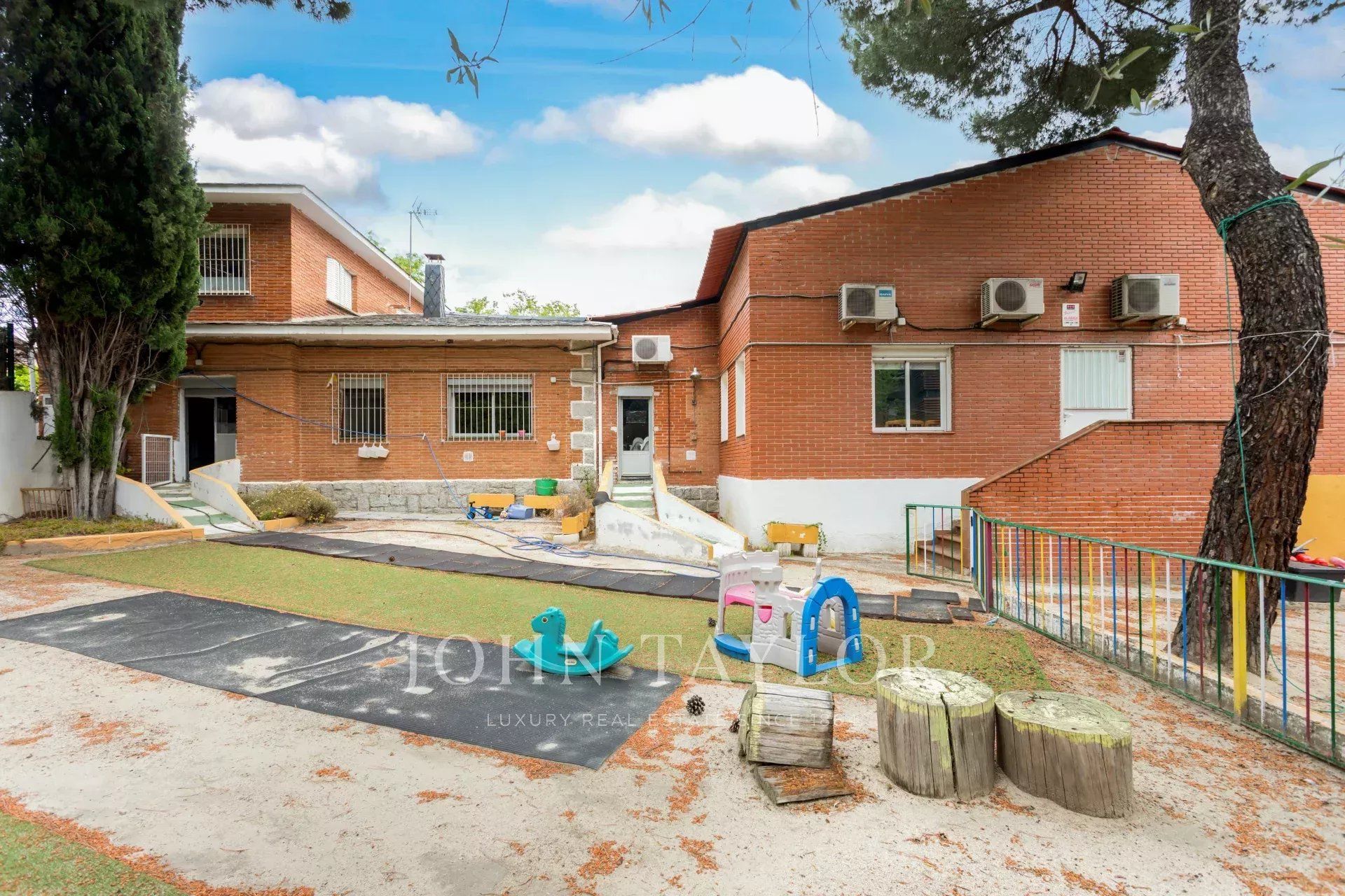 Exterior view of House or chalet for sale in Las Rozas de Madrid  with Air Conditioner and Heating