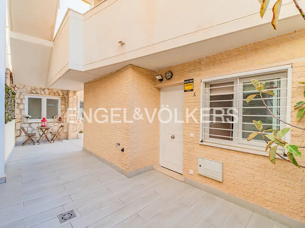 Vista exterior de Piso en venta en El Campello con Aire acondicionado, Calefacción y Terraza