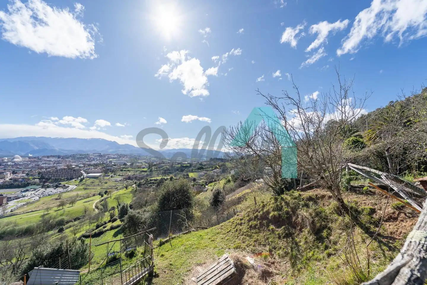 Casa o xalet en venda en Oviedo  amb Jardí privat, Terrassa i Traster