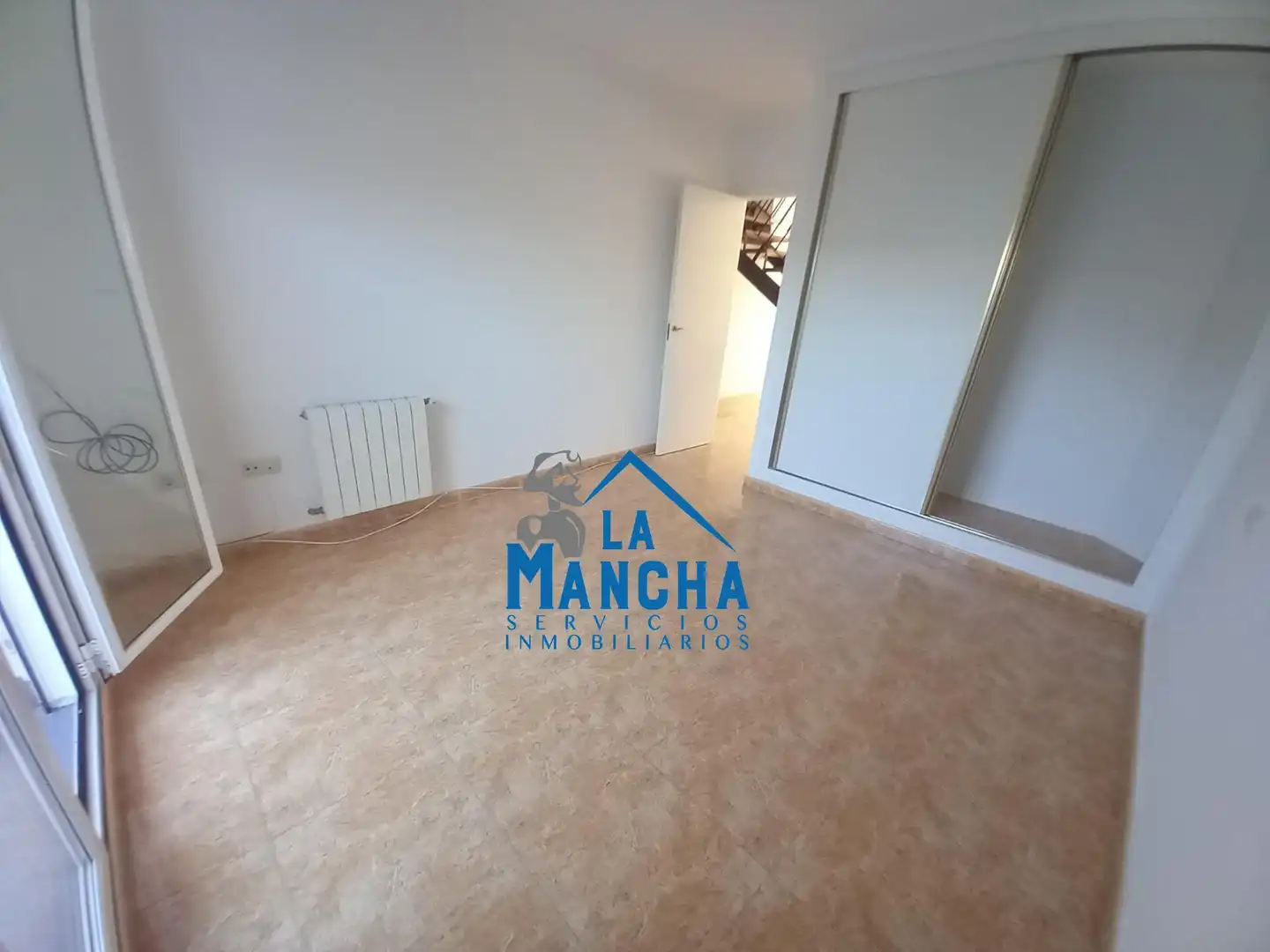 Casa adosada en venda en Madrigueras amb Calefacció, Terrassa i Traster