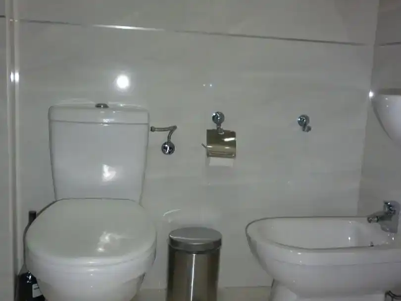 Bany de Apartament de lloguer en Dos Hermanas amb Aire condicionat, Moblat i Balcó