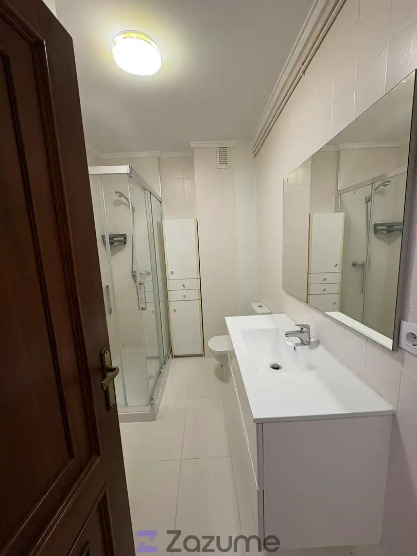 Badezimmer von Wohnung zur Miete in Pontevedra Capital  mit Heizung, Ofen und Waschmaschine