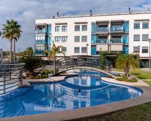 Piscina de Apartament de lloguer en Santa Pola amb Terrassa