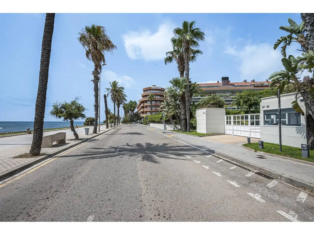 Außenansicht von Dachboden zum Verkauf in Sitges mit Klimaanlage, Heizung und Terrasse