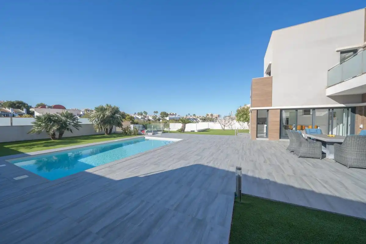 Swimming pool of Houses for sale in Orihuela  with Air Conditioner, Heating and Private garden