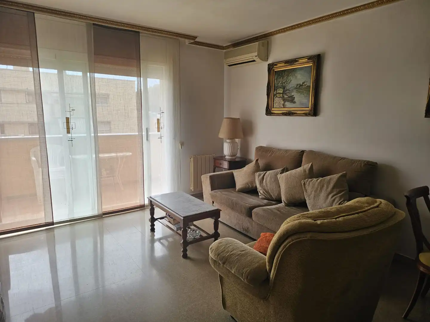 Sala d'estar de Pis en venda en Sant Andreu de la Barca amb Aire condicionat, Calefacció i Moblat