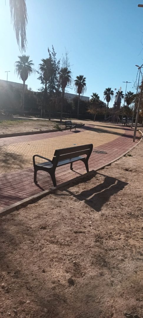 Vista exterior de Local en venda en Alicante / Alacant amb Aire condicionat