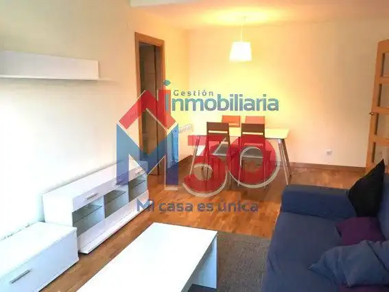 Sala d'estar de Apartament en venda en Miranda de Ebro amb Calefacció, Traster i Moblat