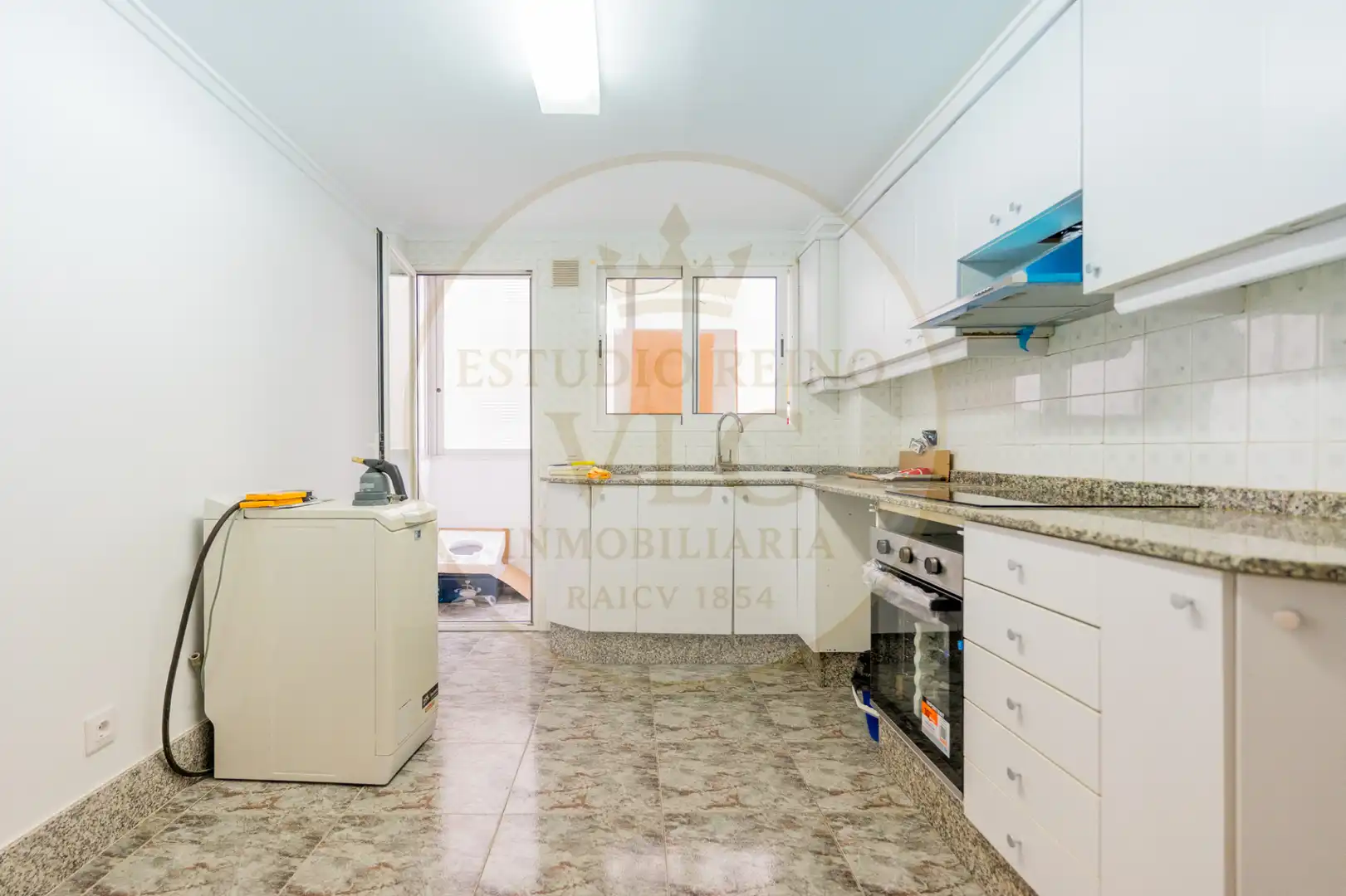 Cuina de Apartament en venda en Valencia amb Aire condicionat, Calefacció i Parquet