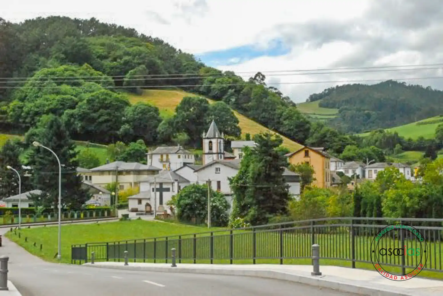 Vista exterior de Casa o chalet en venta en Valdés - Luarca con Calefacción, Jardín privado y Parquet
