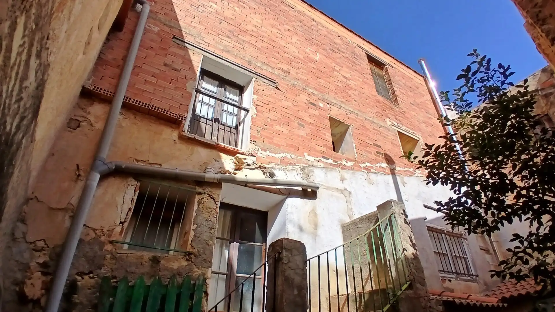 Casa adosada en venta en Calle Collado, 8, Valjunquera