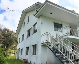 Vista exterior de Casa o xalet en venda en Valdoviño amb Calefacció, Terrassa i Balcó
