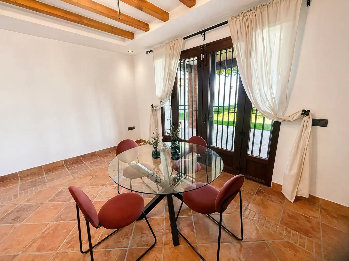 Menjador de Casa o xalet en venda en Arcos de la Frontera amb Aire condicionat, Jardí privat i Terrassa