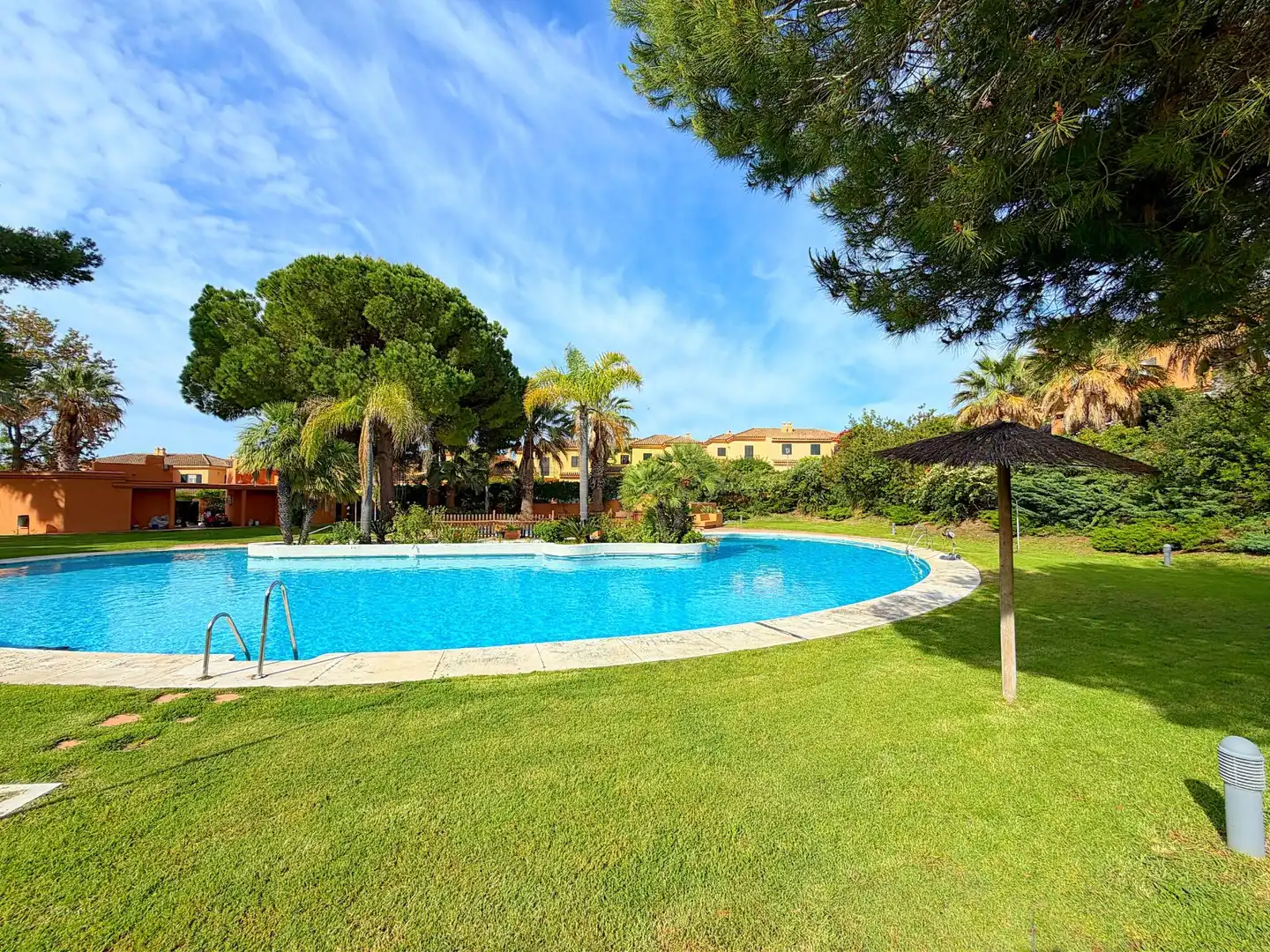 Piscina de Planta baixa en venda en El Puerto de Santa María amb Aire condicionat, Calefacció i Jardí privat