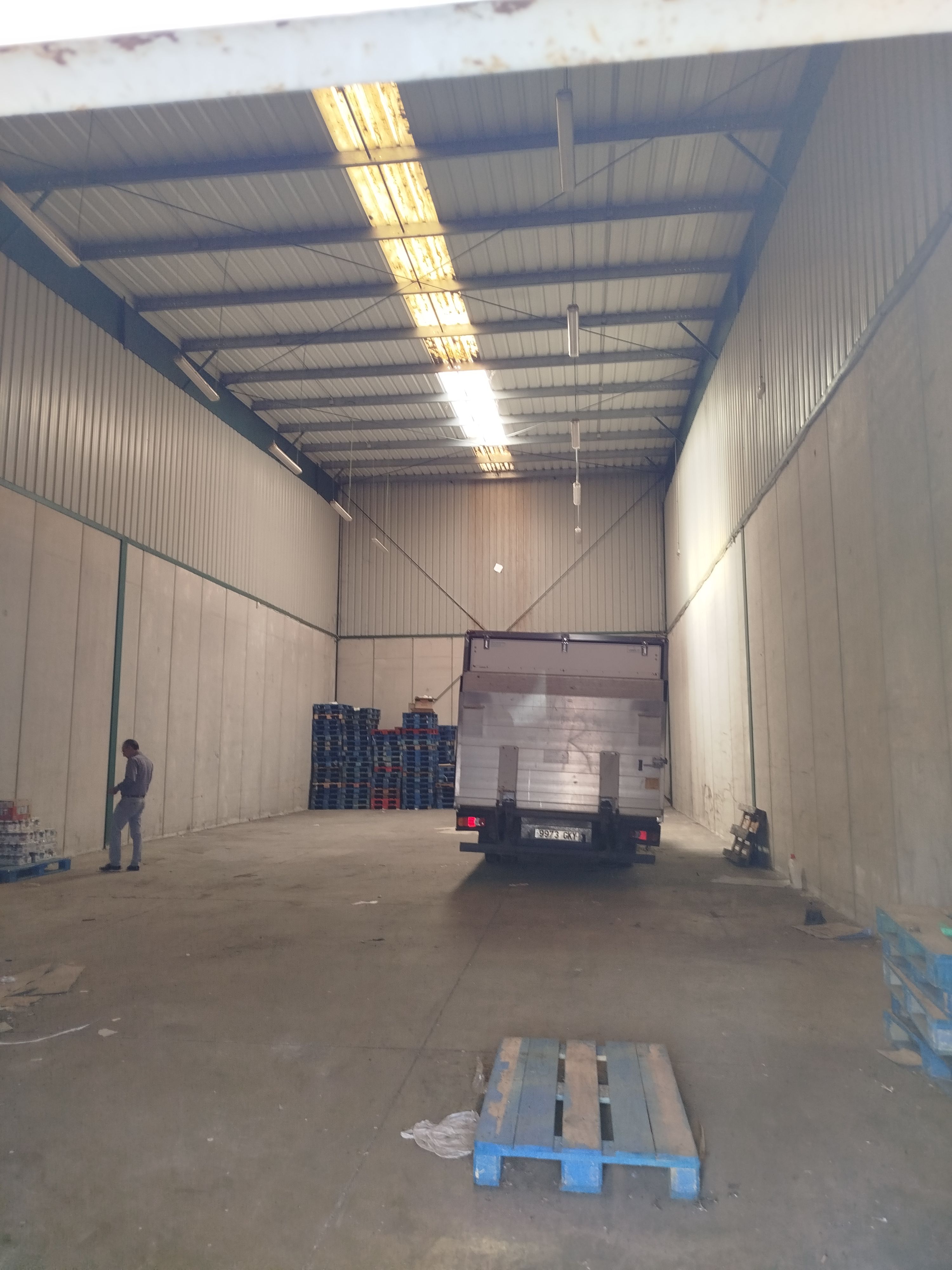 Industrial buildings to rent in Avenida de Europa, Hipódromo