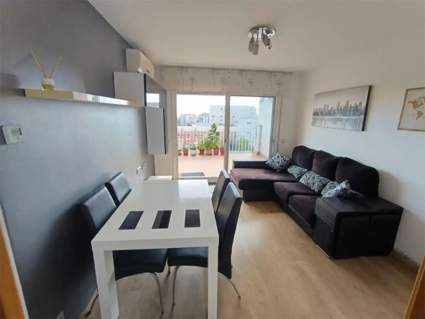 Wohnzimmer von Wohnung zur Miete in Barcelona mit Klimaanlage, Parkett und Möbliert