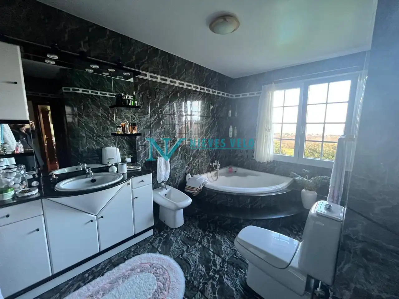 Badezimmer von Haus oder Chalet zum Verkauf in Carballo mit Heizung, Privatgarten und Möbliert
