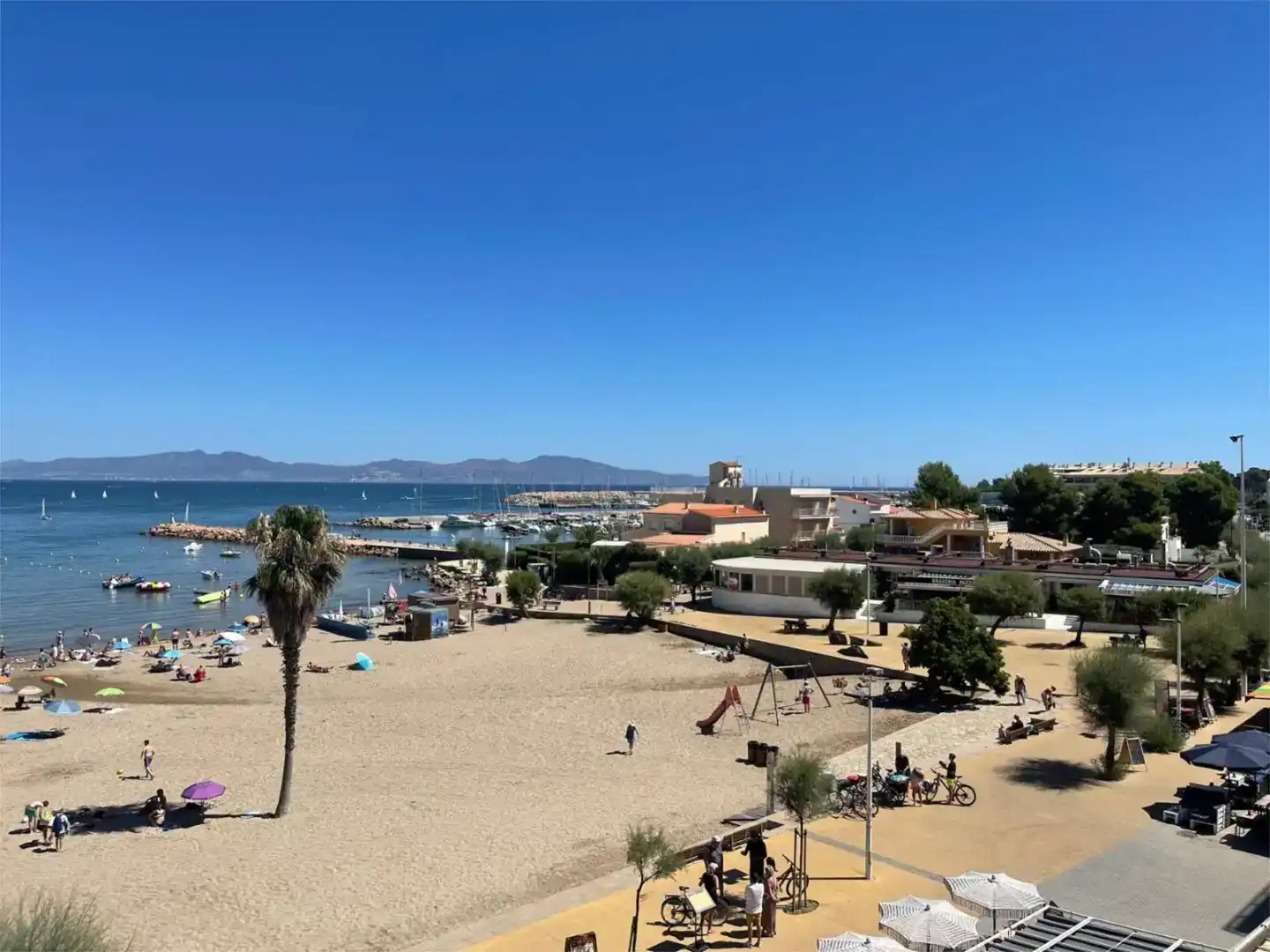 Vista exterior de Apartament en venda en L'Escala amb Aire condicionat i Balcó