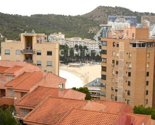 Vista exterior de Àtic en venda en Benidorm amb Aire condicionat, Calefacció i Terrassa