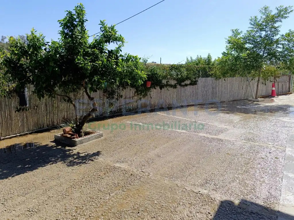 Parkplatz von Country house zur Miete in Guaro