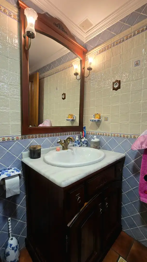 Baño de Casa adosada en venta en Alcalá de Henares con Aire acondicionado, Calefacción y Jardín privado