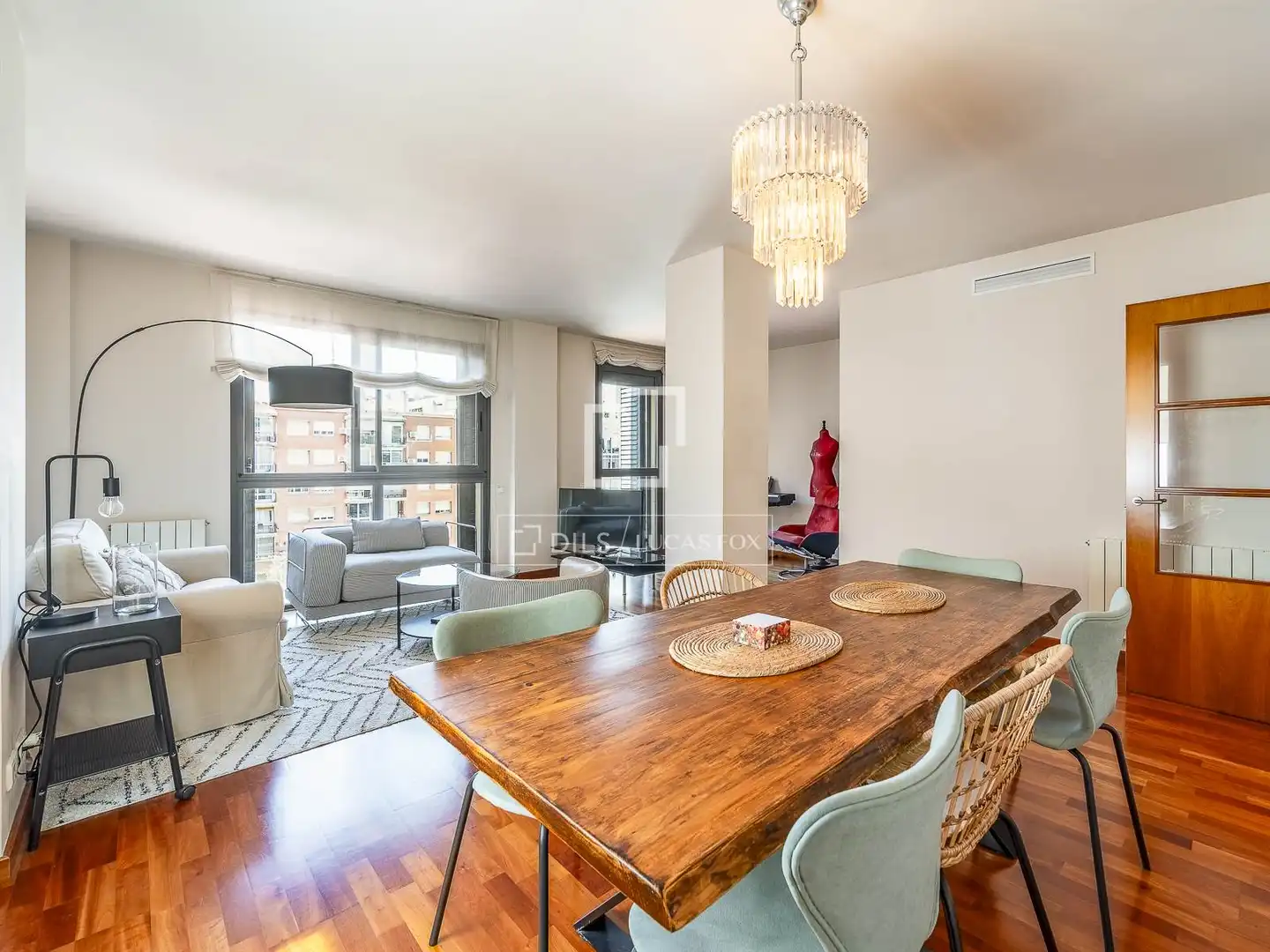 Vista exterior de Piso en venta en Barcelona con Aire acondicionado, Calefacción y Parquet