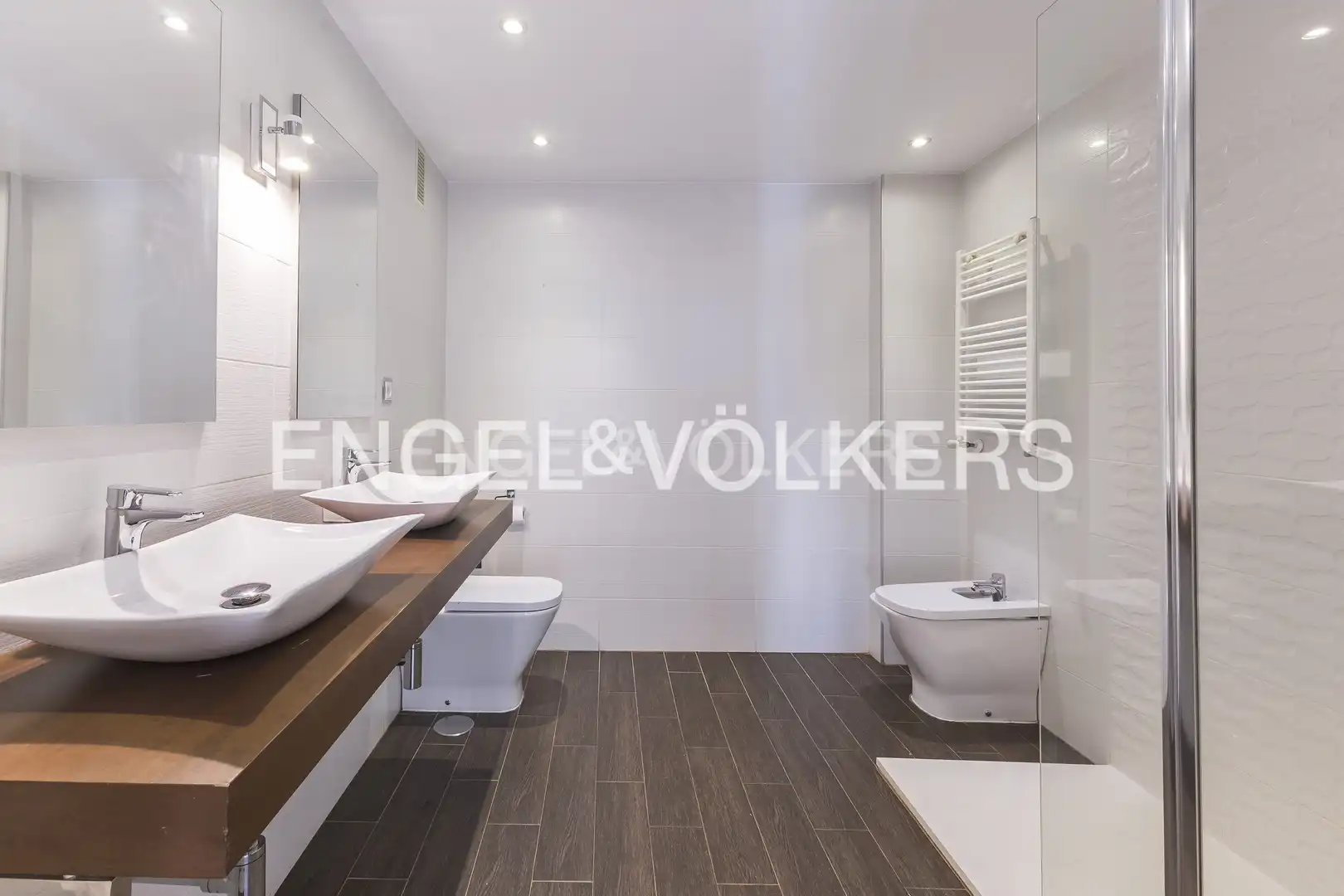 Bathroom of Flat for rent in Madrid  with Air Conditioner, Heating and Terrace