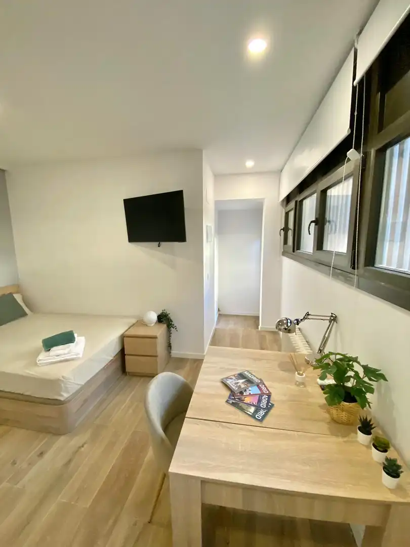 Schlafzimmer von Wohnung zur Miete in Madrid mit Klimaanlage, Heizung und Privatgarten