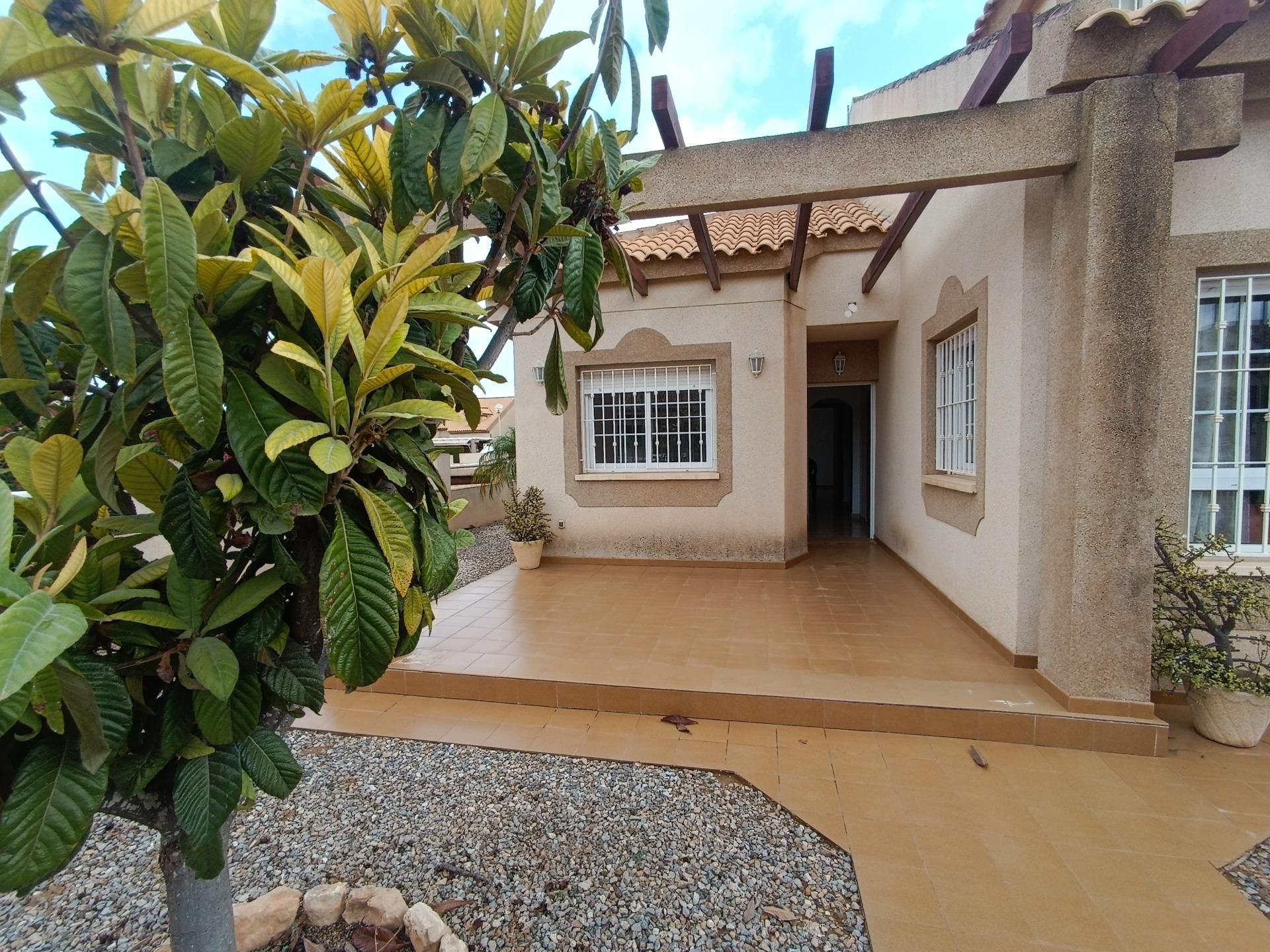 Vista exterior de Casa o xalet en venda en Cartagena amb Aire condicionat, Jardí privat i Balcó
