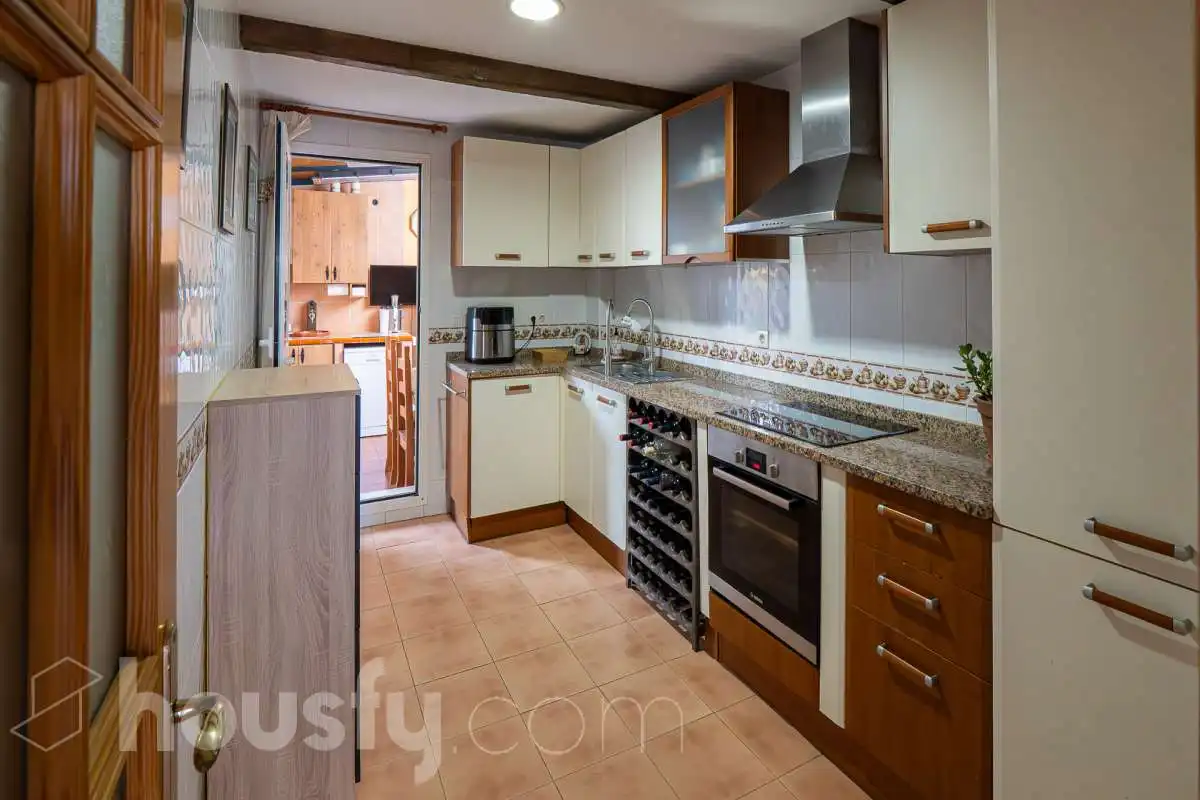 Houses for sale in Calle Atlántida, Alcorrín