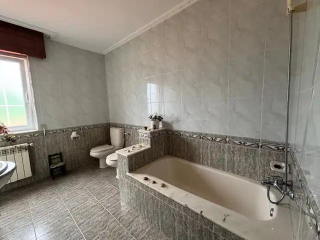 Bathroom of Houses for rent in Ferrol  with Heating, Private garden and Parquet flooring