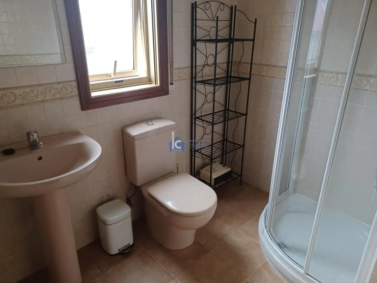 Baño de Piso de alquiler en Ourense Capital  con Calefacción, Parquet y Trastero